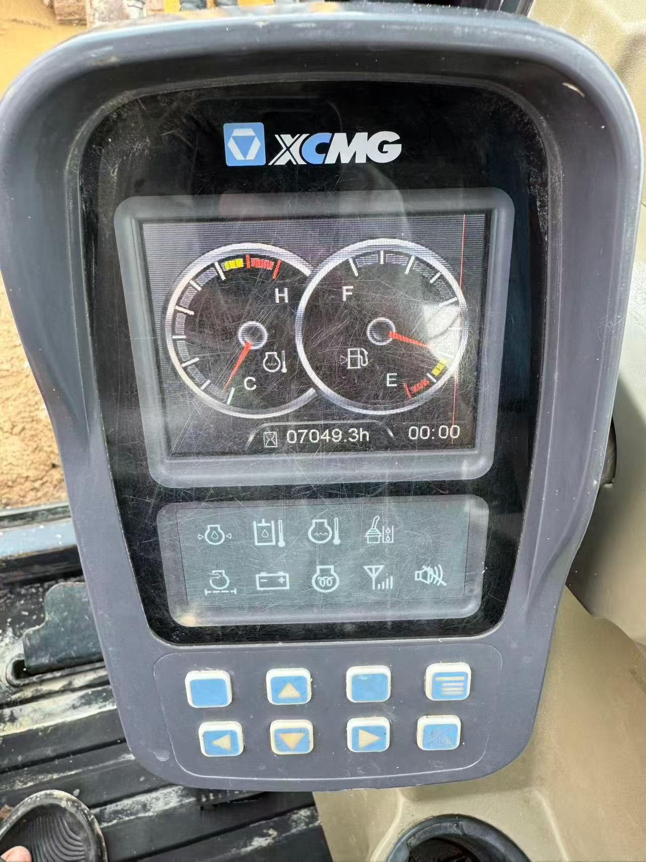 Buy XCMG LW60G Used Excavator / 4 Buy XCMG LW60G Used Excavator / 4