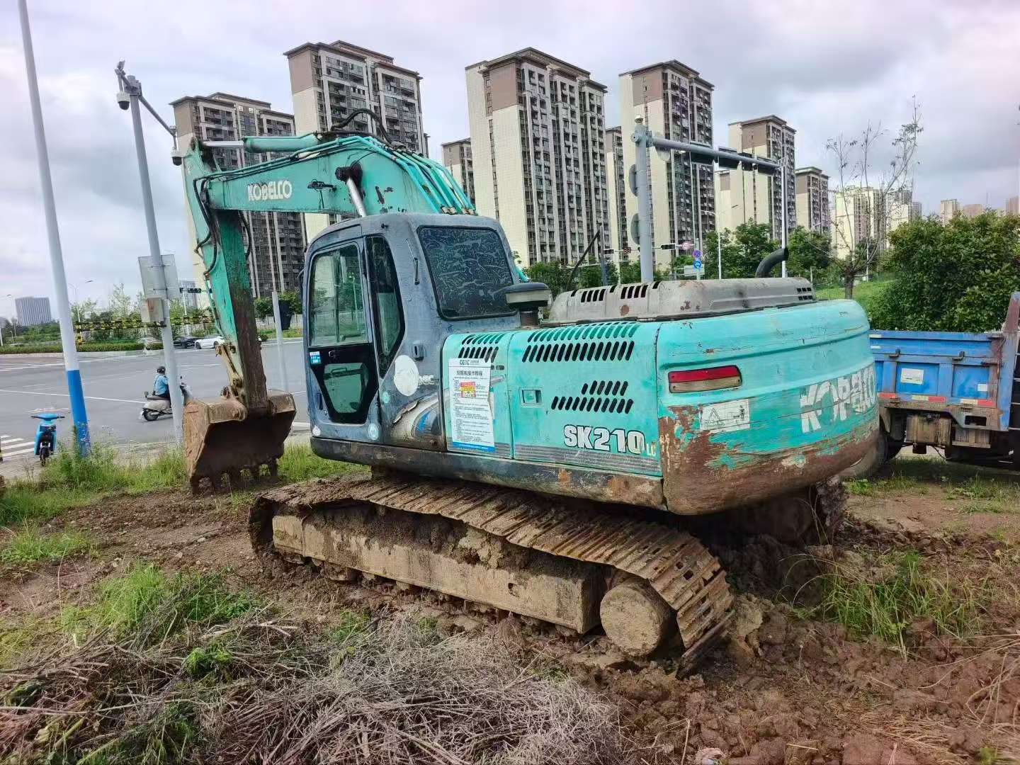 Buy Kobelco SK210 Used Excavator / 3 Buy Kobelco SK210 Used Excavator / 3