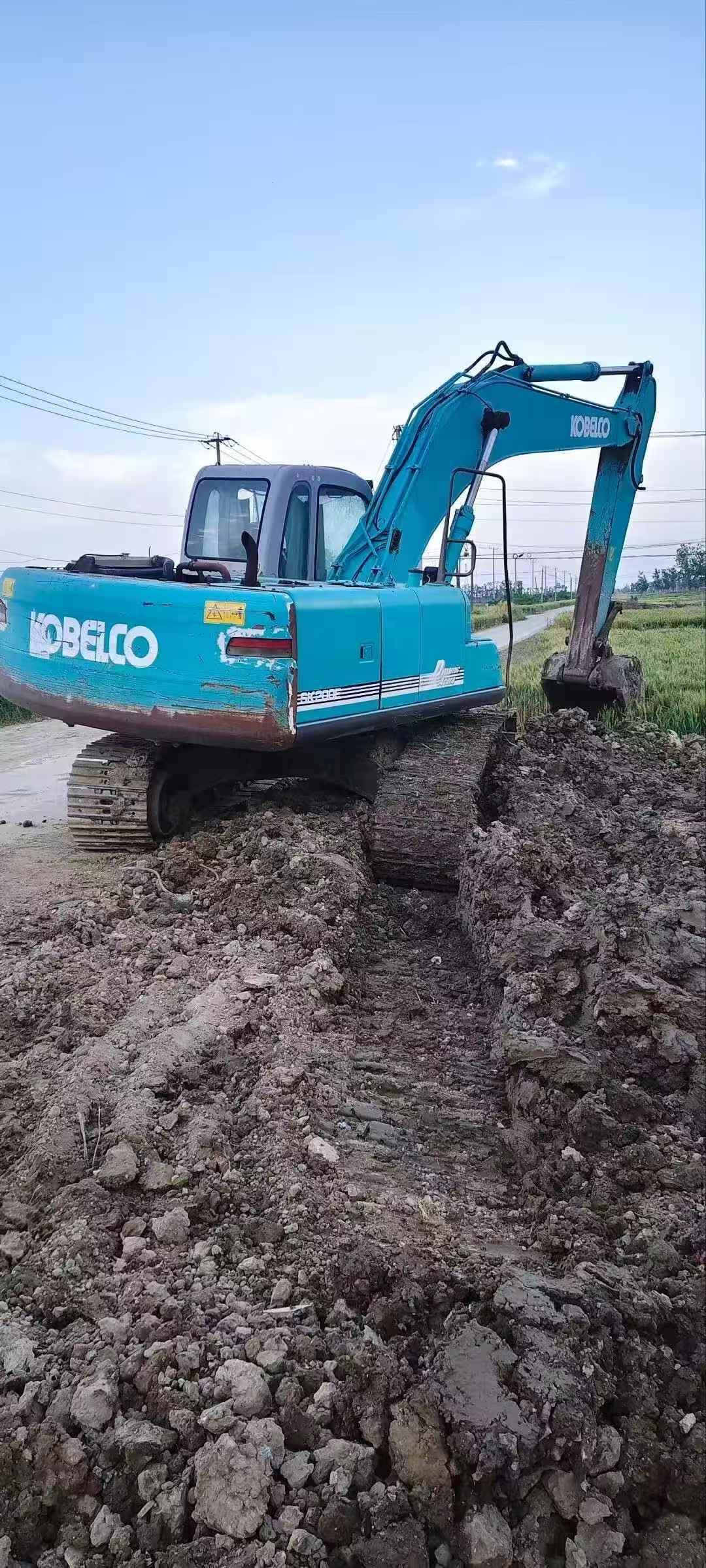 Buy Kobelco SK200-6 Used Excavator / 1