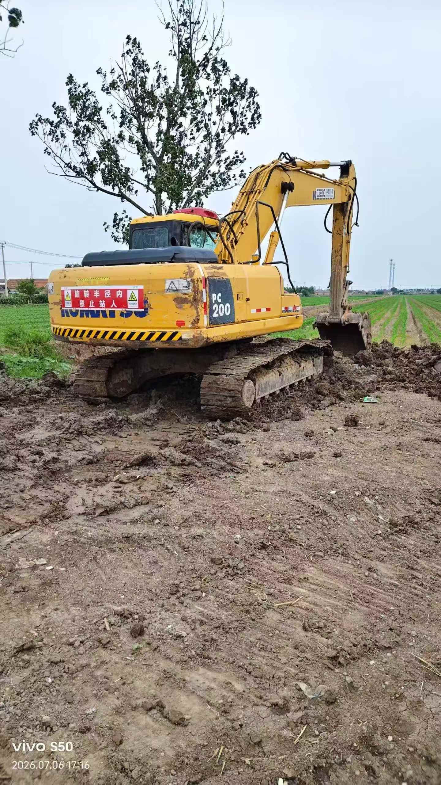 Buy Komatsu PC200-7 Used Excavator / 6 Buy Komatsu PC200-7 Used Excavator / 6