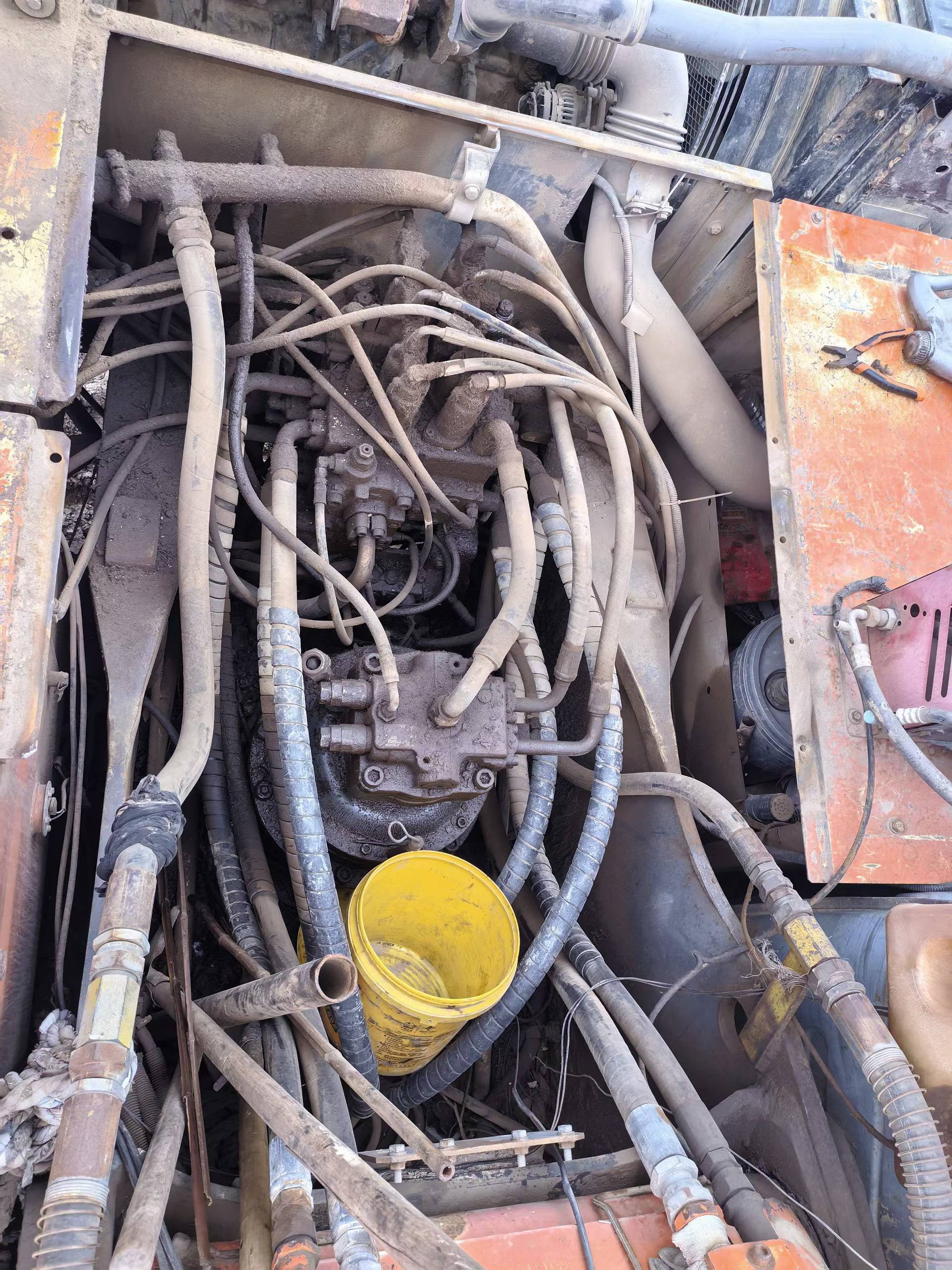 شراء حفارة Hitachi EX360-5 مستعملة / 3