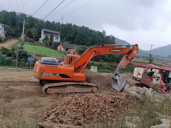 Buy Doosan DH225-9 Used Excavator / 1