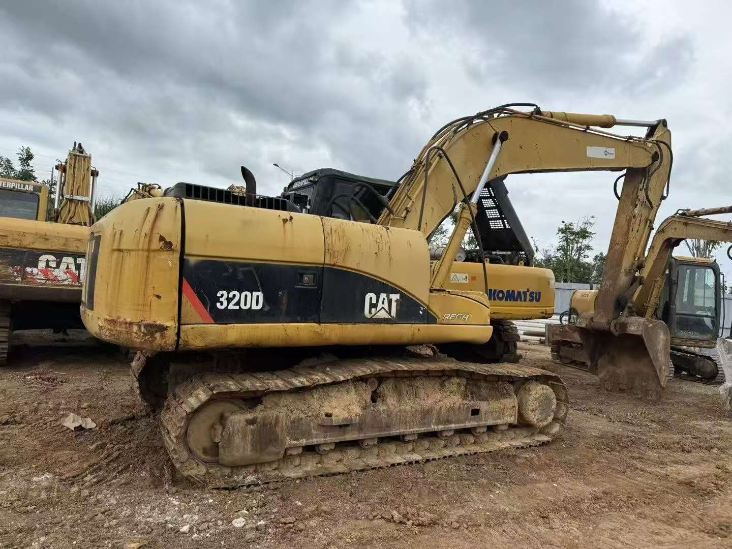 Buy Caterpillar 320D Used Excavator / 2 Buy Caterpillar 320D Used Excavator / 2
