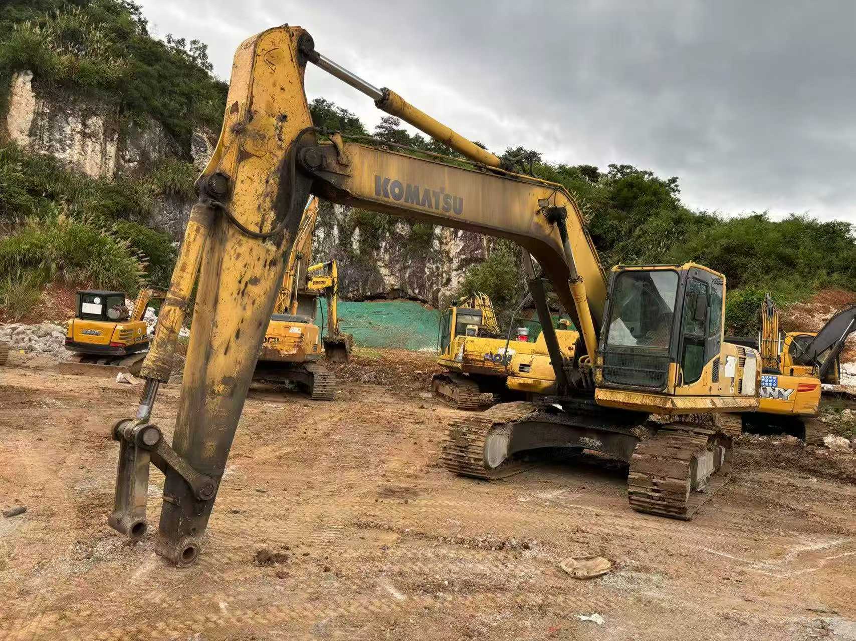 Buy Komatsu PC220-8 Used Excavator / 2