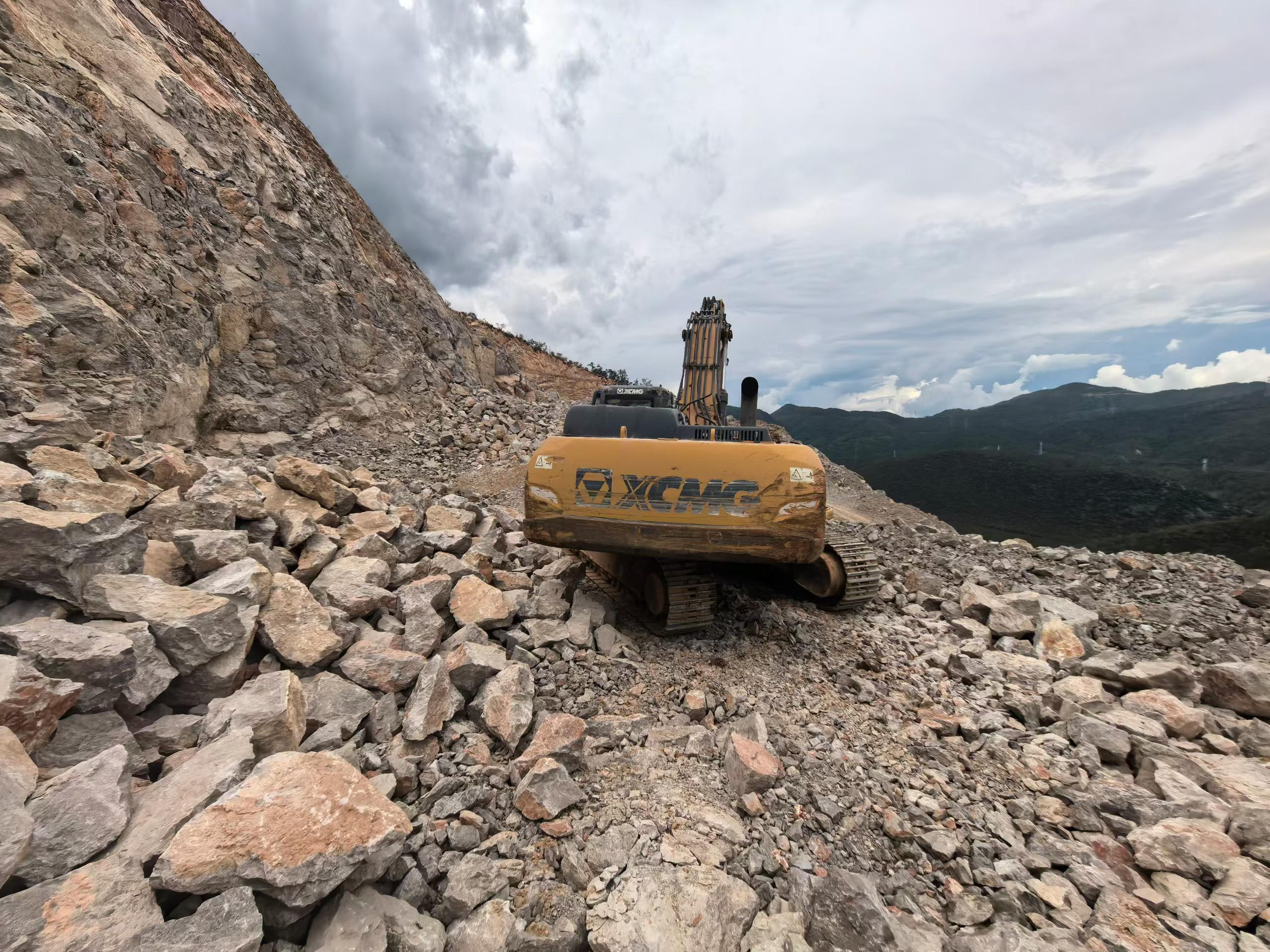 Buy XCMG Used Excavator / 3 Buy XCMG Used Excavator / 3