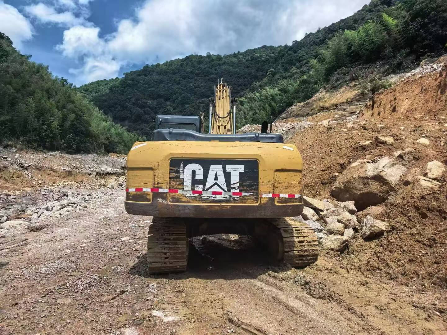 Buy Caterpillar 320D2GC Used Excavator / 2 Buy Caterpillar 320D2GC Used Excavator / 2