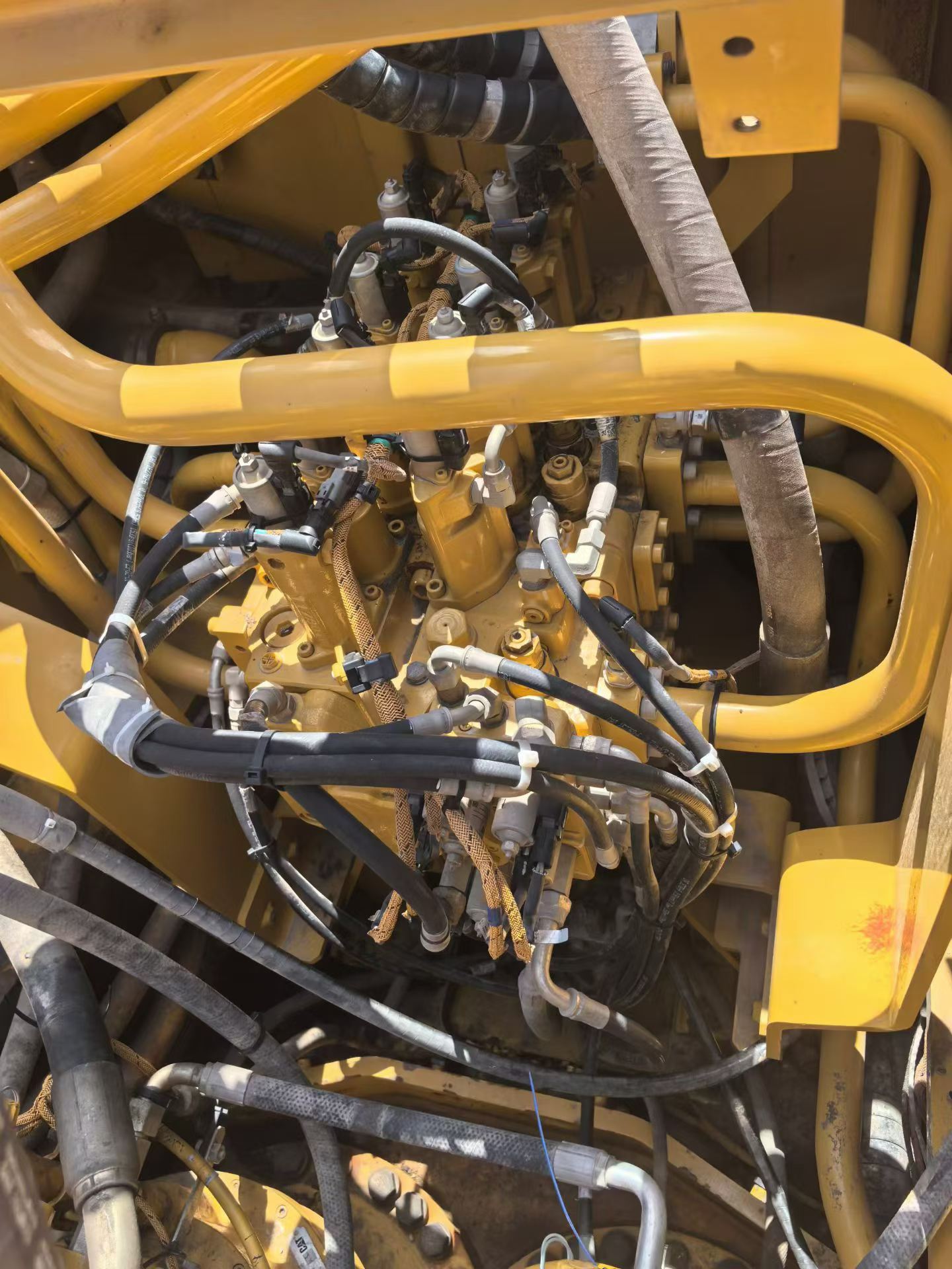Buy Caterpillar 374D Used Excavator / 4 Buy Caterpillar 374D Used Excavator / 4