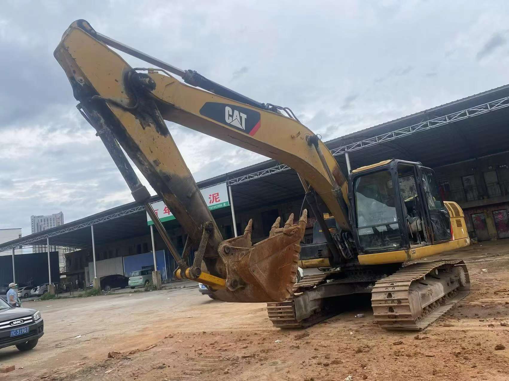 Buy Caterpillar 320A Used Excavator / 2 Buy Caterpillar 320A Used Excavator / 2