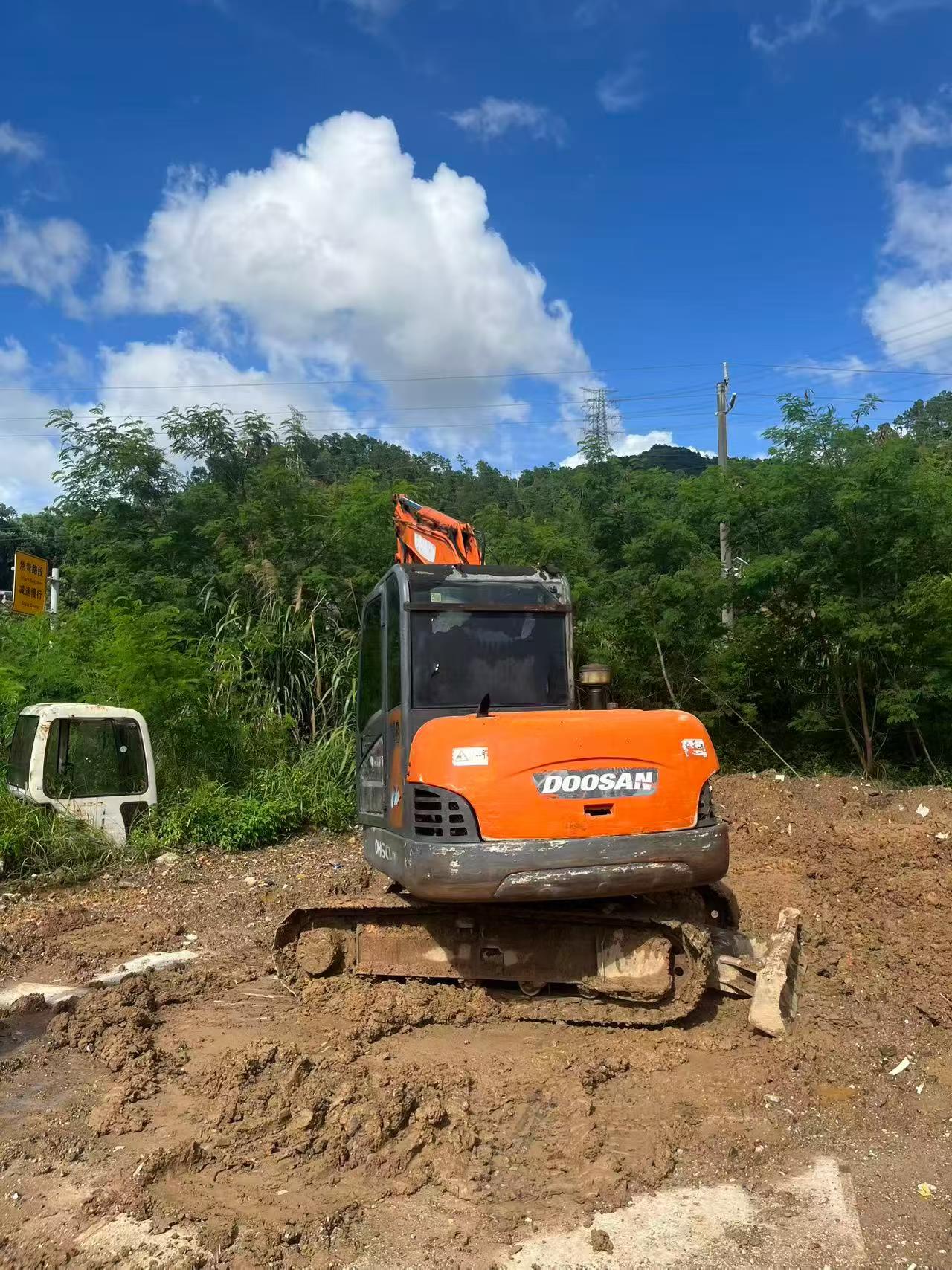 Buy Doosan DH60-7 Used Excavator / 9 Buy Doosan DH60-7 Used Excavator / 9