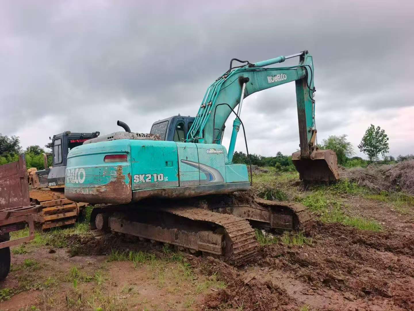 Buy Kobelco SK210 Used Excavator / 2 Buy Kobelco SK210 Used Excavator / 2