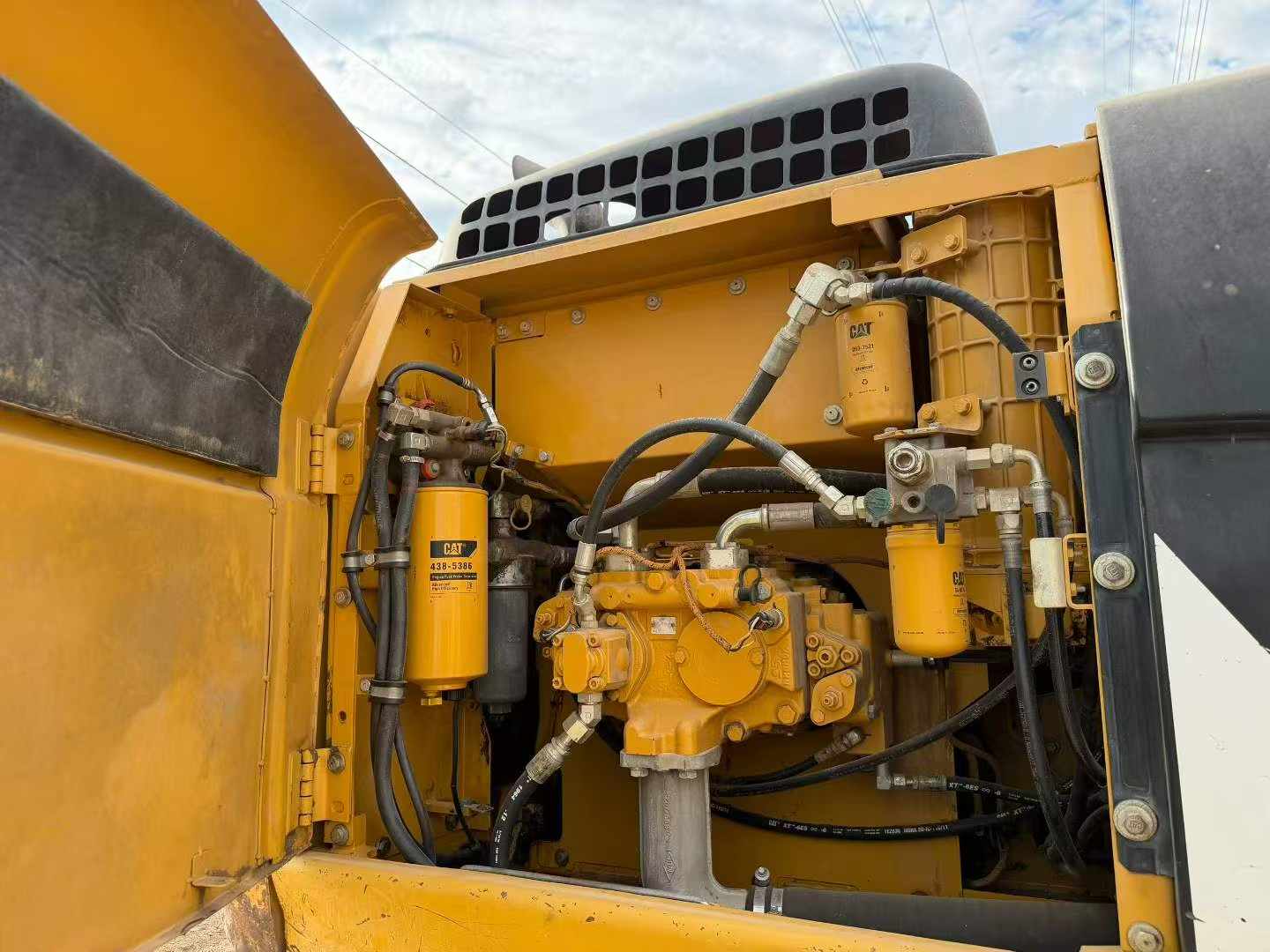 Buy Caterpillar 323 Used Excavator / 6 Buy Caterpillar 323 Used Excavator / 6