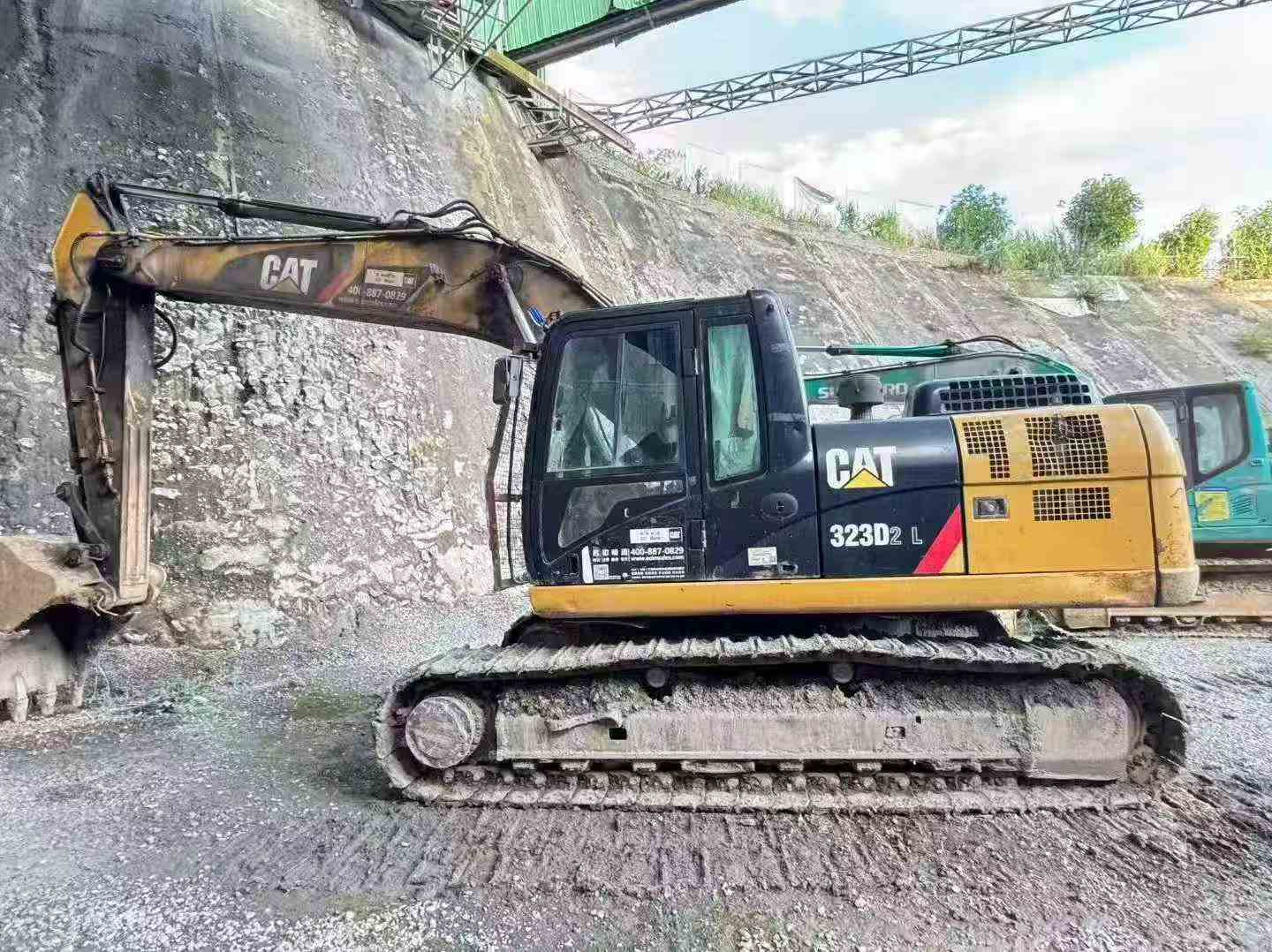 Buy Caterpillar 323 Used Excavator / 2