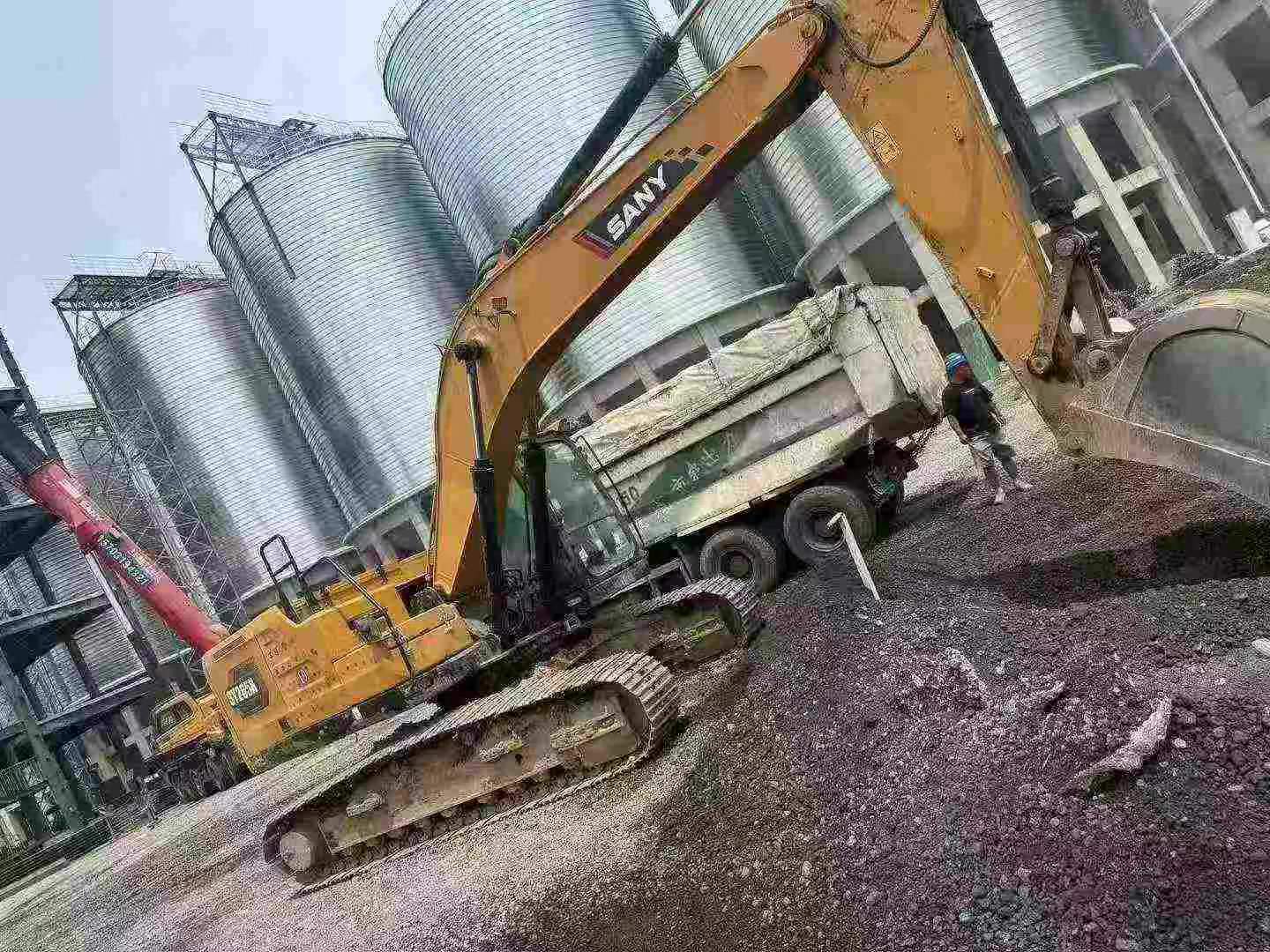 Buy Sany SY245H Used Excavator / 2