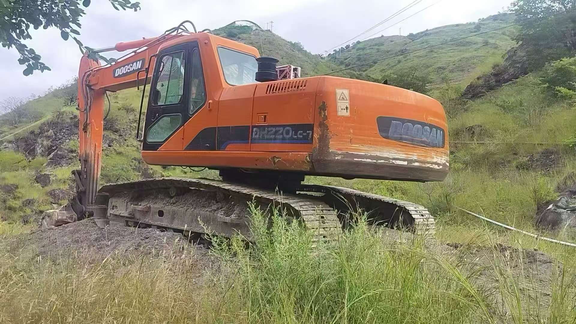 Buy Doosan DH220 Used Excavator / 2 Buy Doosan DH220 Used Excavator / 2