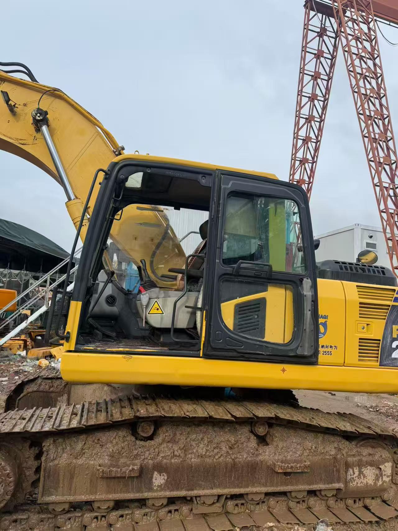 Buy Komatsu PC200-8 Used Excavator / 5