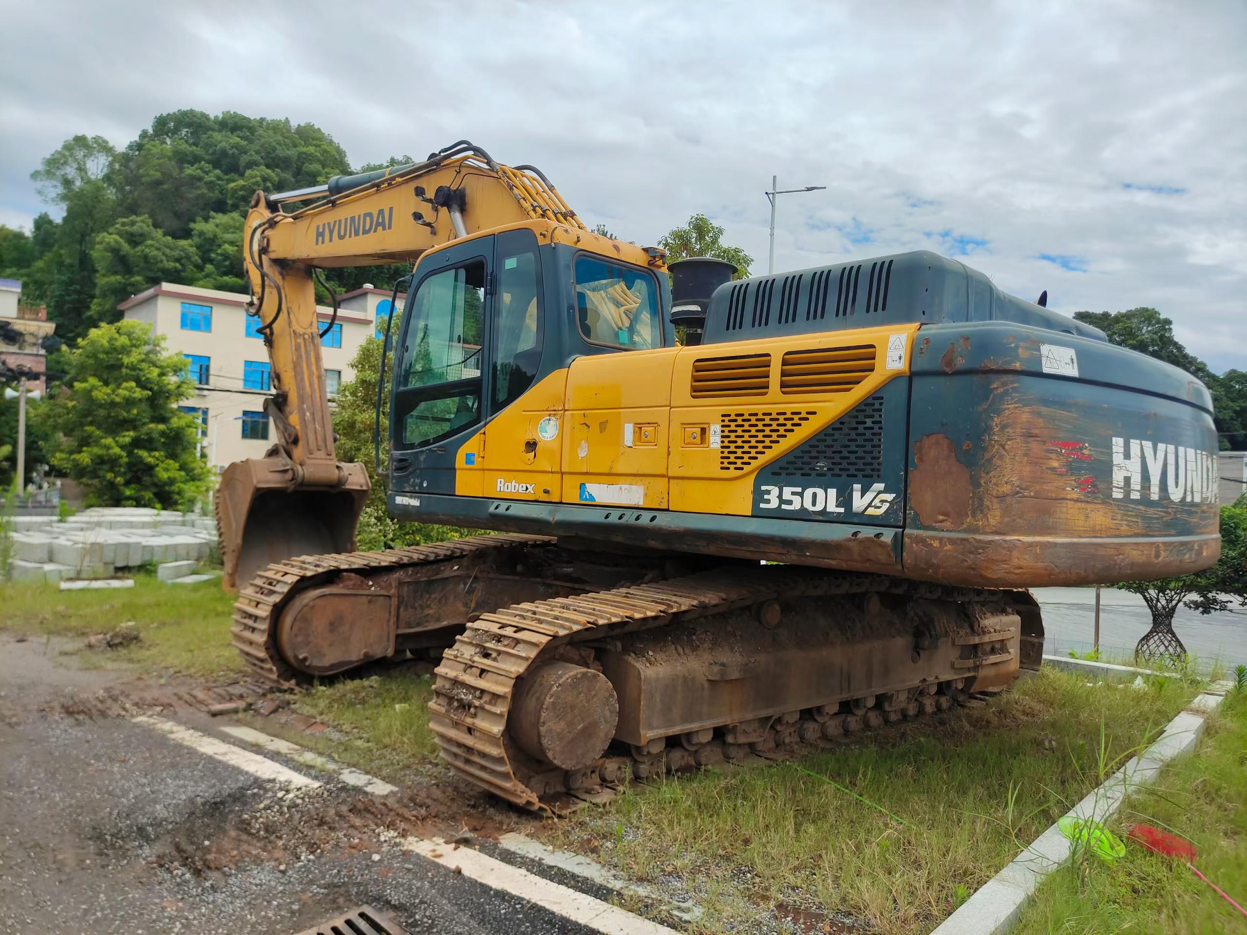 Buy Hyundai R350LVS Used Excavator / 2 Buy Hyundai R350LVS Used Excavator / 2