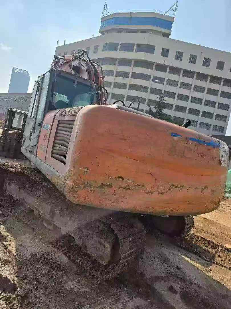 Buy Hitachi EX200-3 Used Excavator / 2 Buy Hitachi EX200-3 Used Excavator / 2