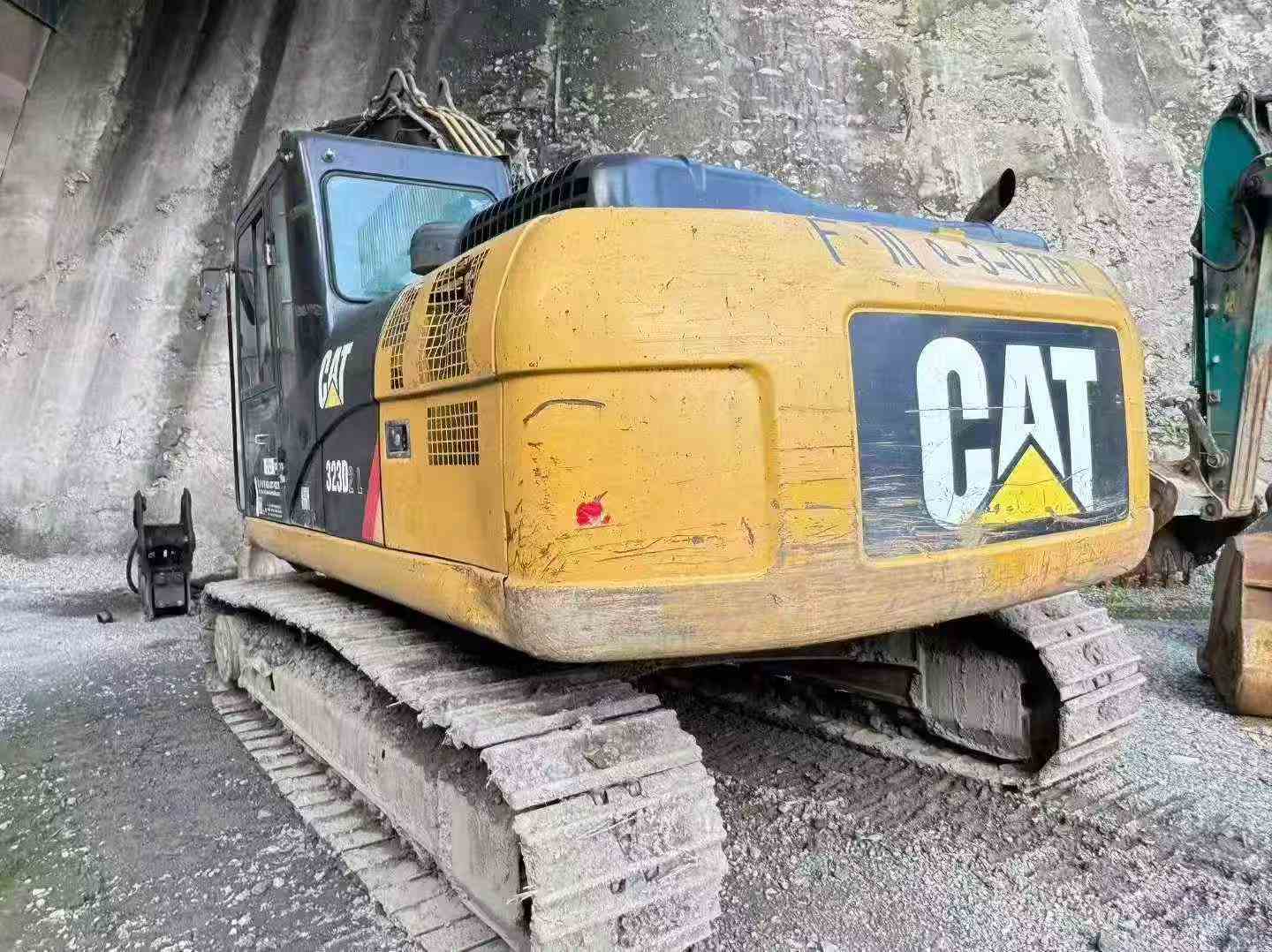 Buy Caterpillar 323 Used Excavator / 3