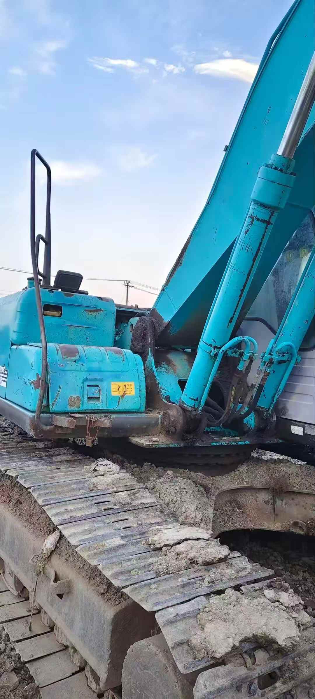 Buy Kobelco SK200-6 Used Excavator / 2 Buy Kobelco SK200-6 Used Excavator / 2
