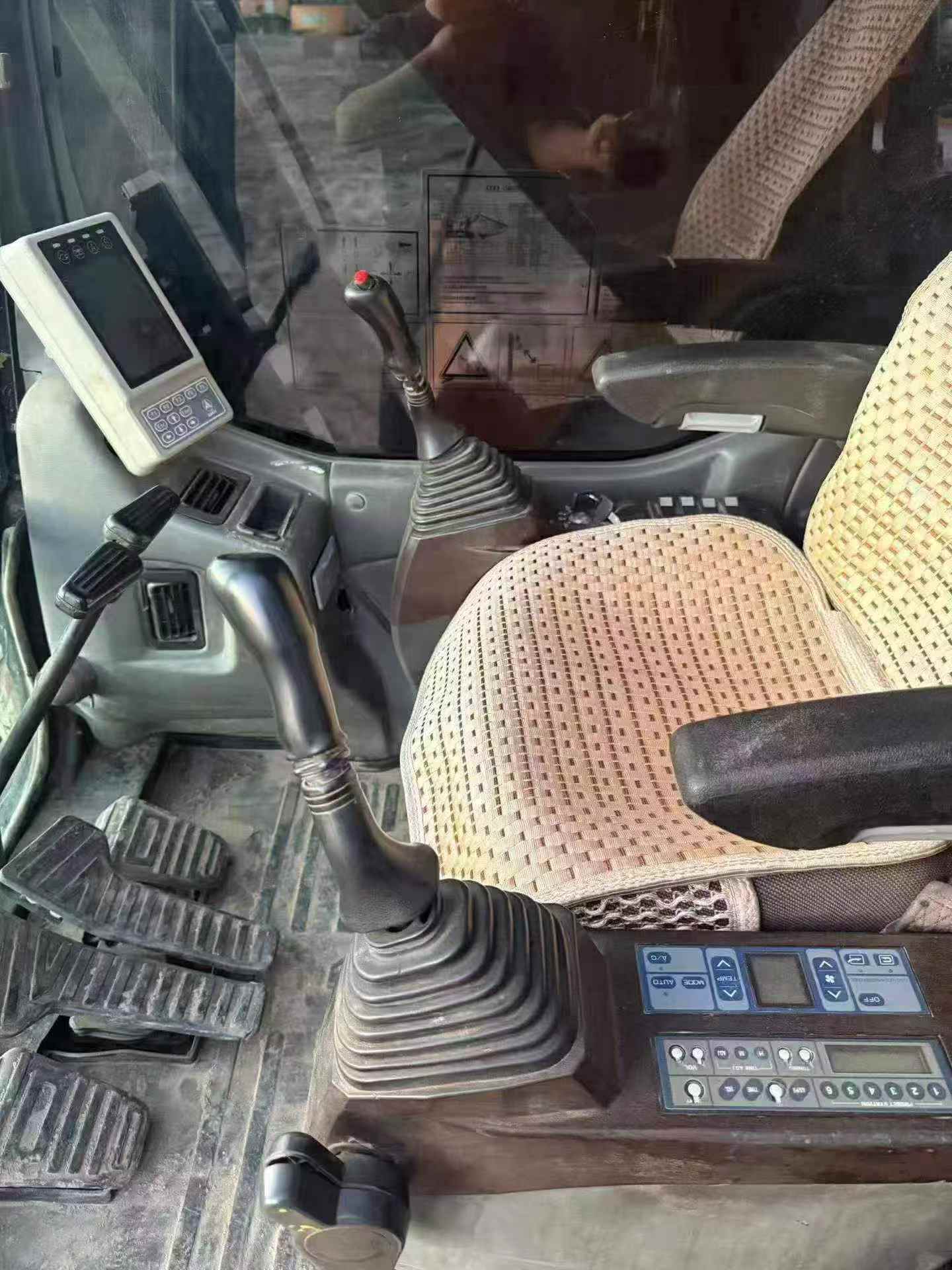 Buy Sany SY235C-8 Used Excavator / 4 Buy Sany SY235C-8 Used Excavator / 4