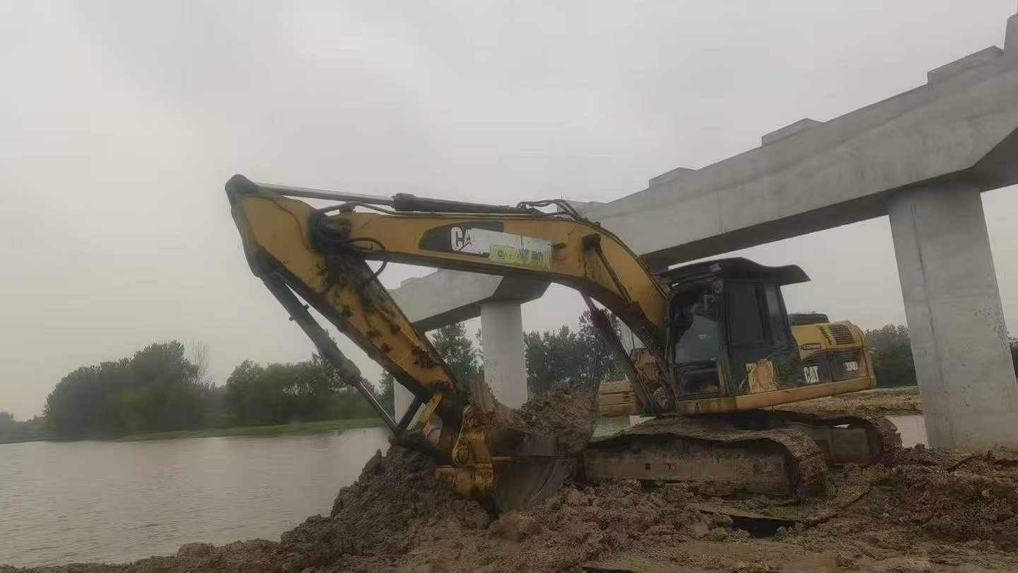 Buy Caterpillar 329D Used Excavator / 1