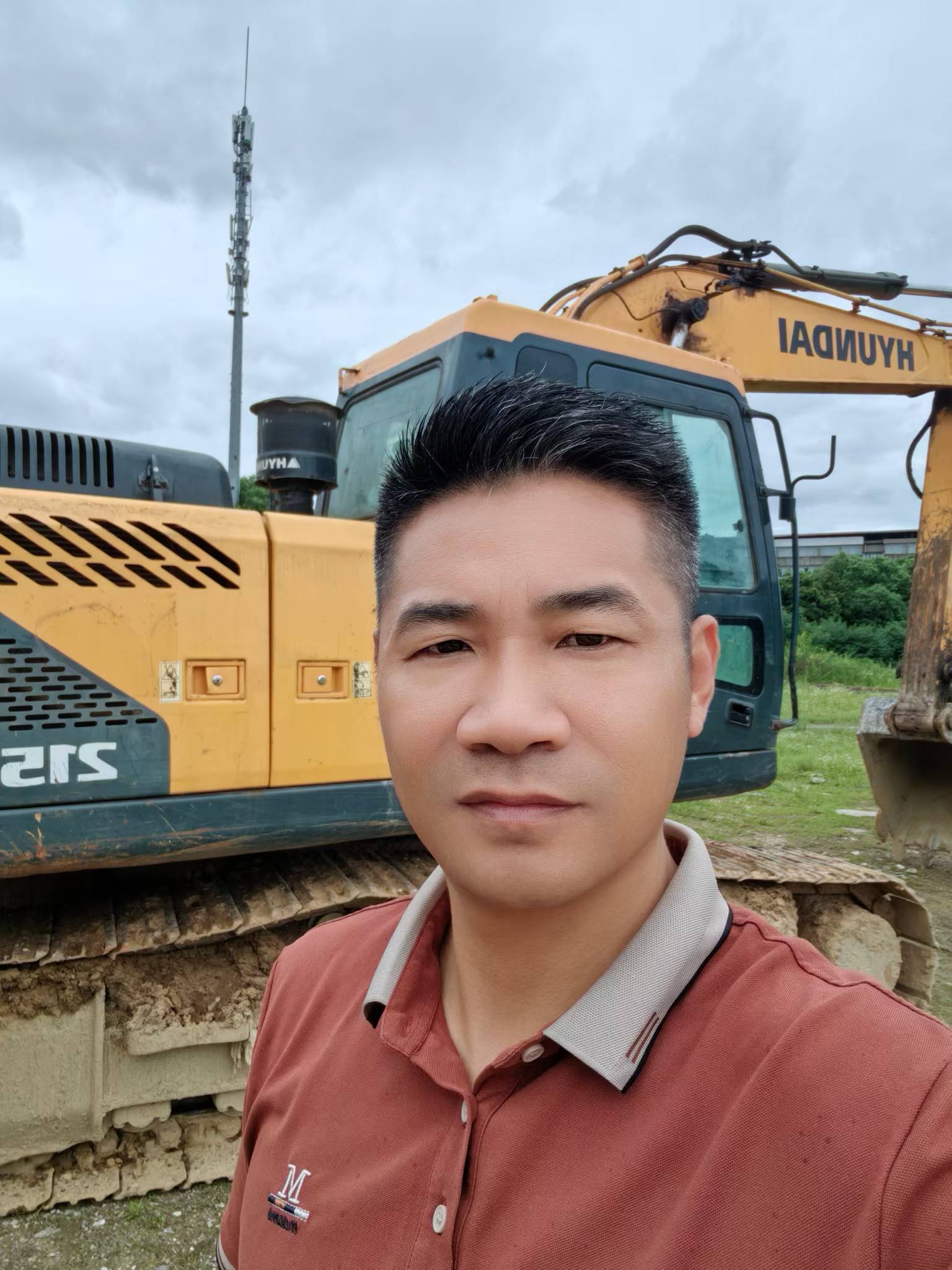 Buy Hyundai R215VS Used Excavator / 1