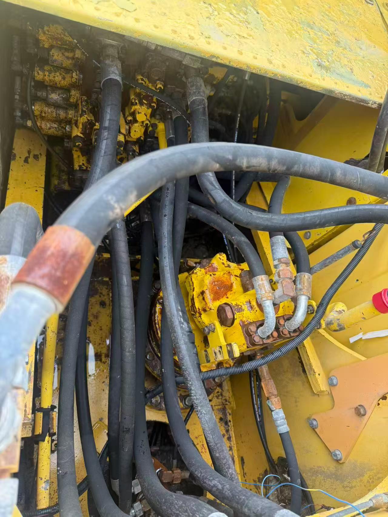 Buy Komatsu PC200-8 Used Excavator / 6
