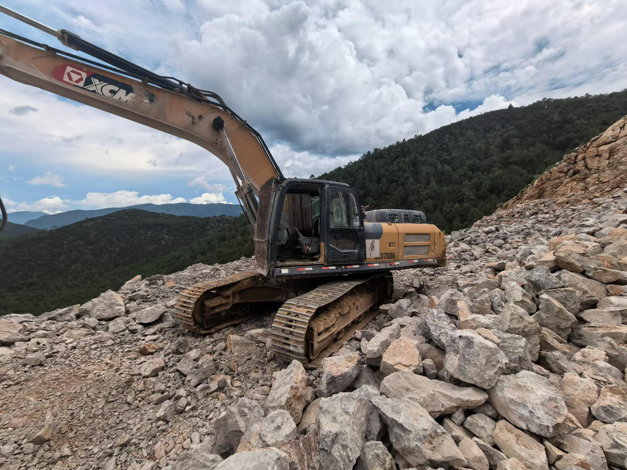 Buy XCMG Used Excavator / 1
