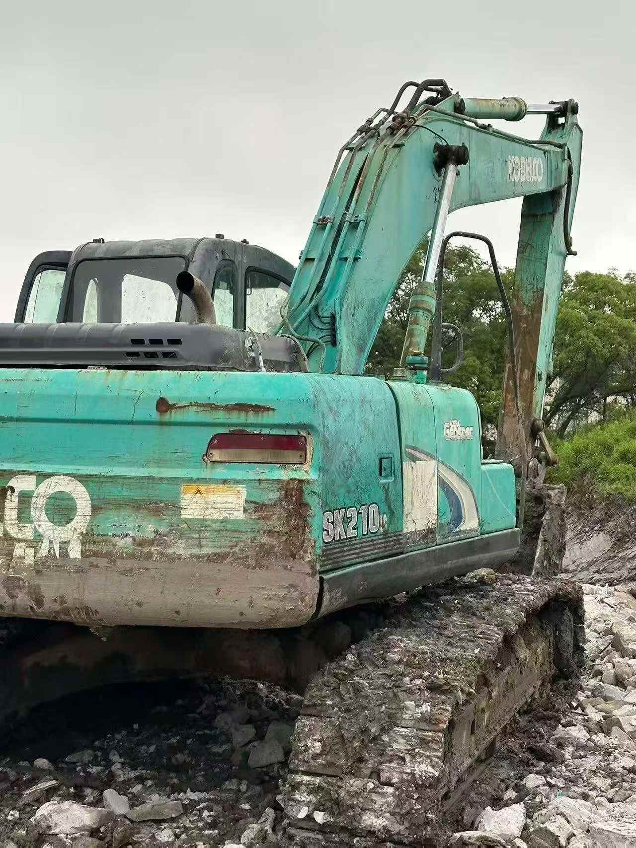 Buy Kobelco SK210 Used Excavator