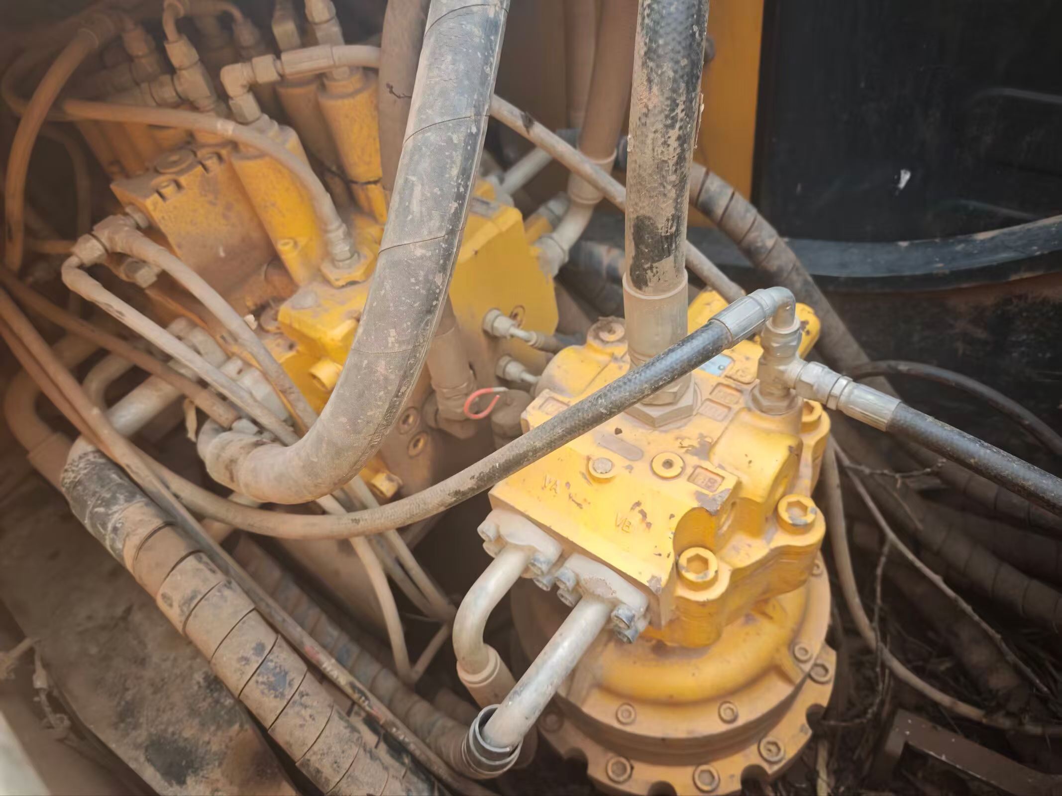 Buy Hyundai R215VS Used Excavator / 4