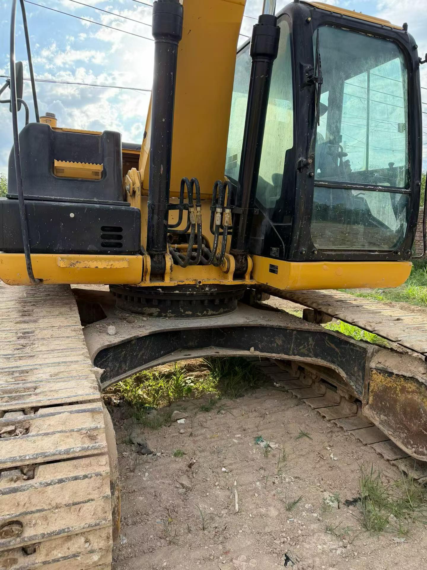 Buy Caterpillar 323 Used Excavator / 4 Buy Caterpillar 323 Used Excavator / 4