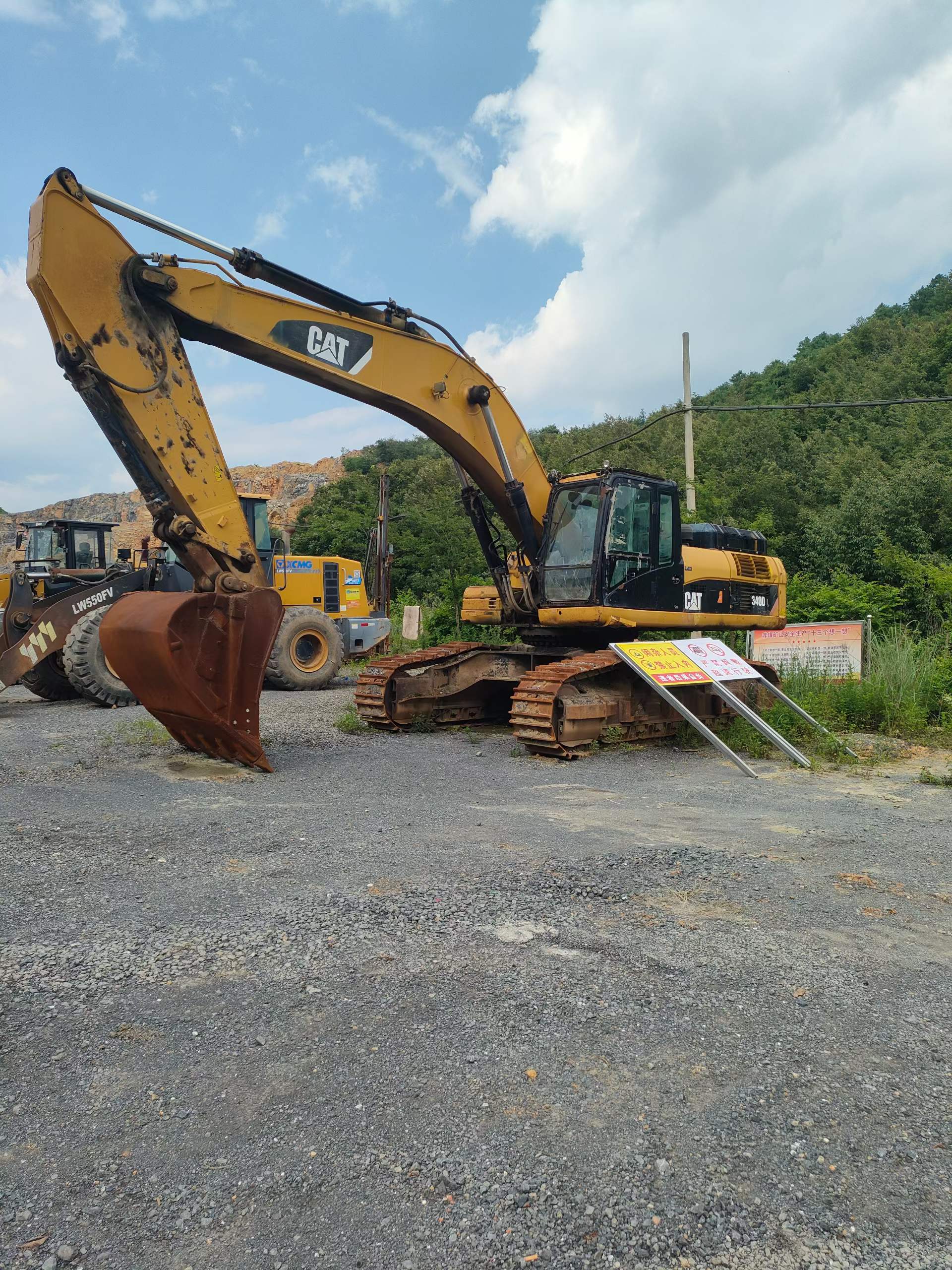 Buy Caterpillar 340D2L Used Excavator / 2 Buy Caterpillar 340D2L Used Excavator / 2