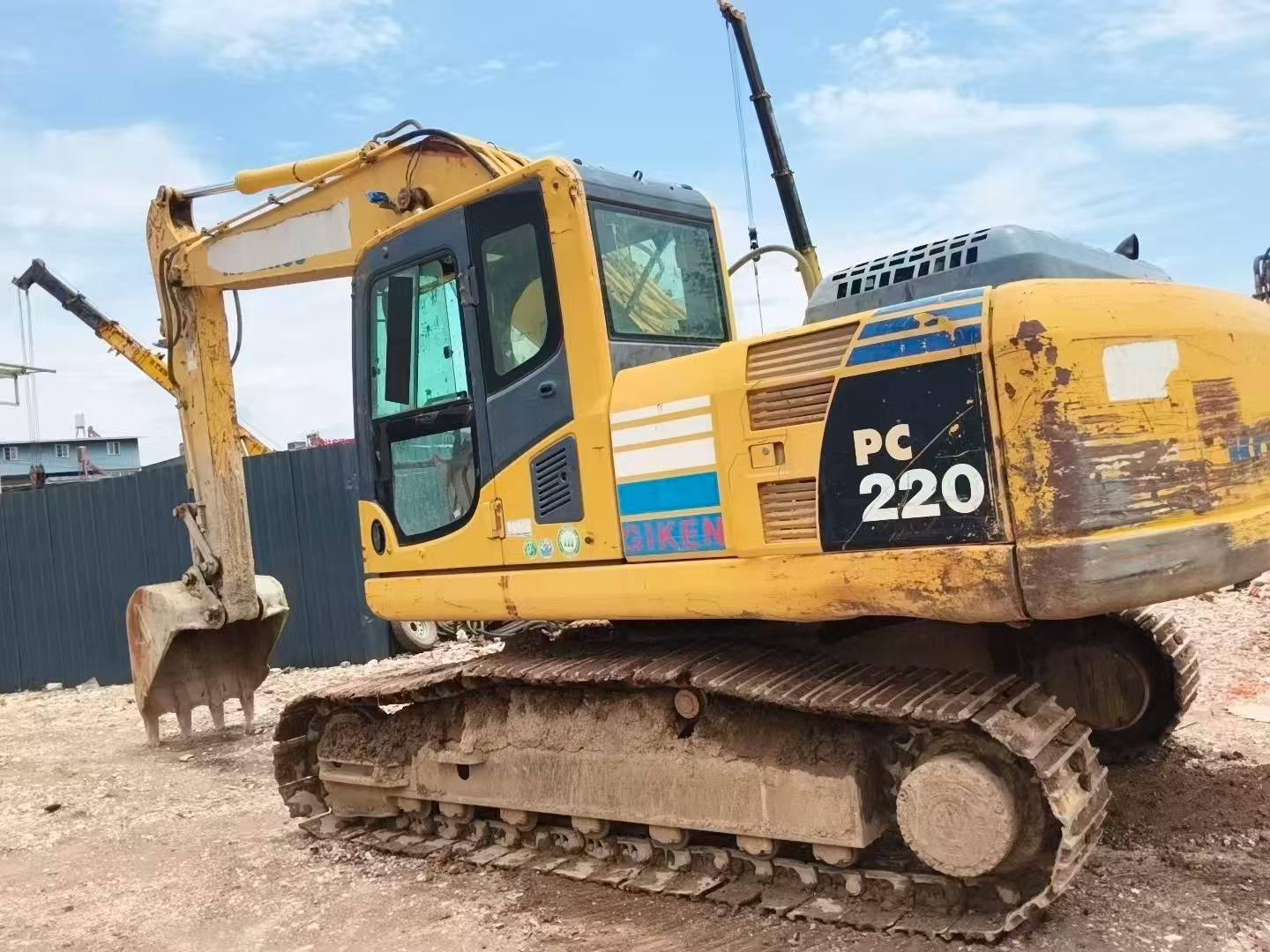 Buy Komatsu PC200 Used Excavator / 1