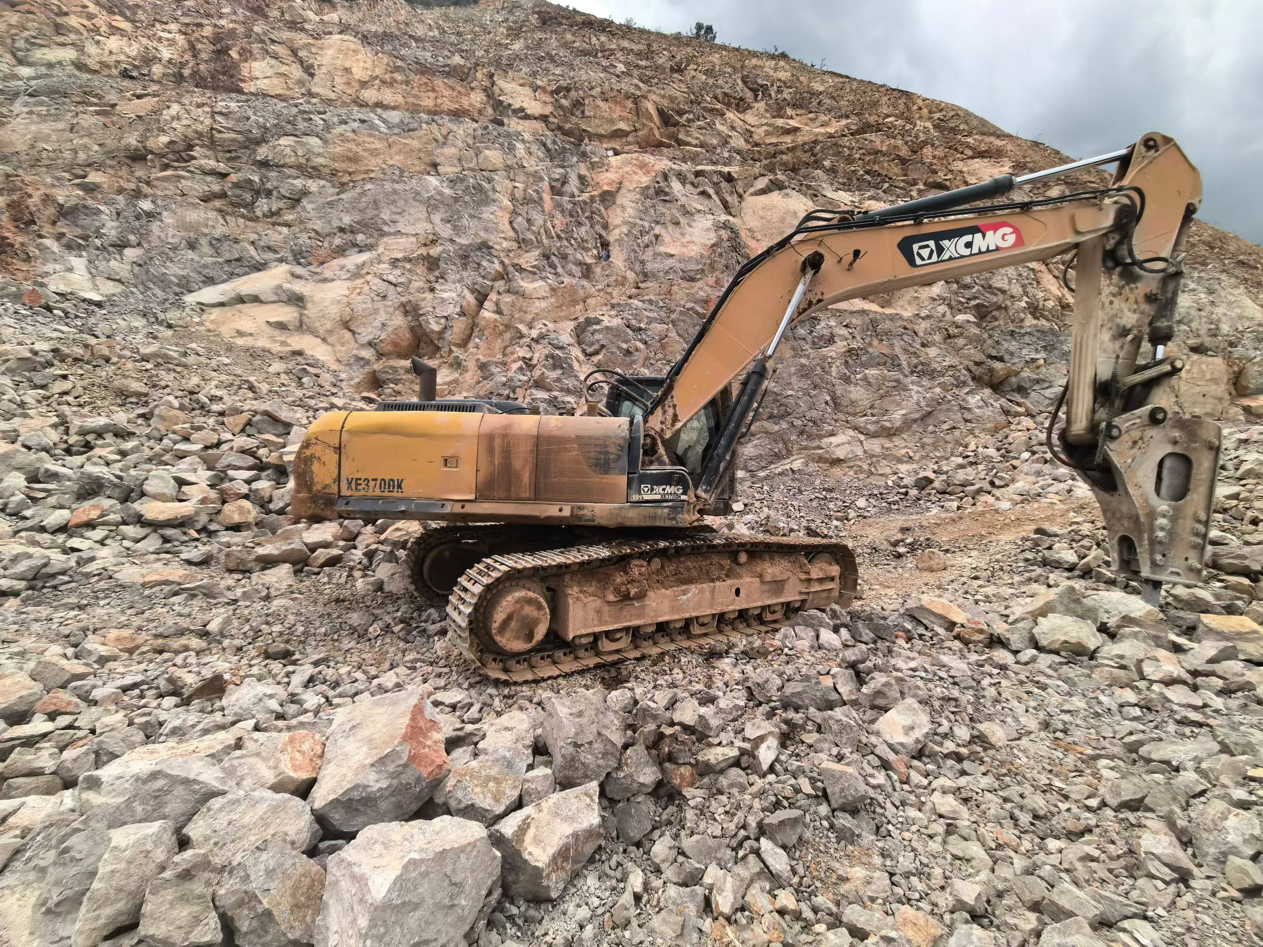 Buy XCMG Used Excavator / 2 Buy XCMG Used Excavator / 2