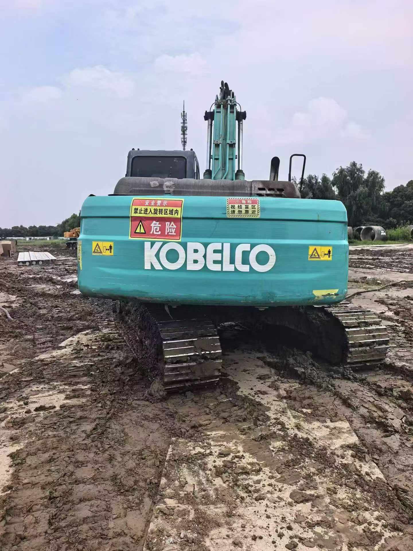 Buy Kobelco SK200-11 Used Excavator / 3 Buy Kobelco SK200-11 Used Excavator / 3