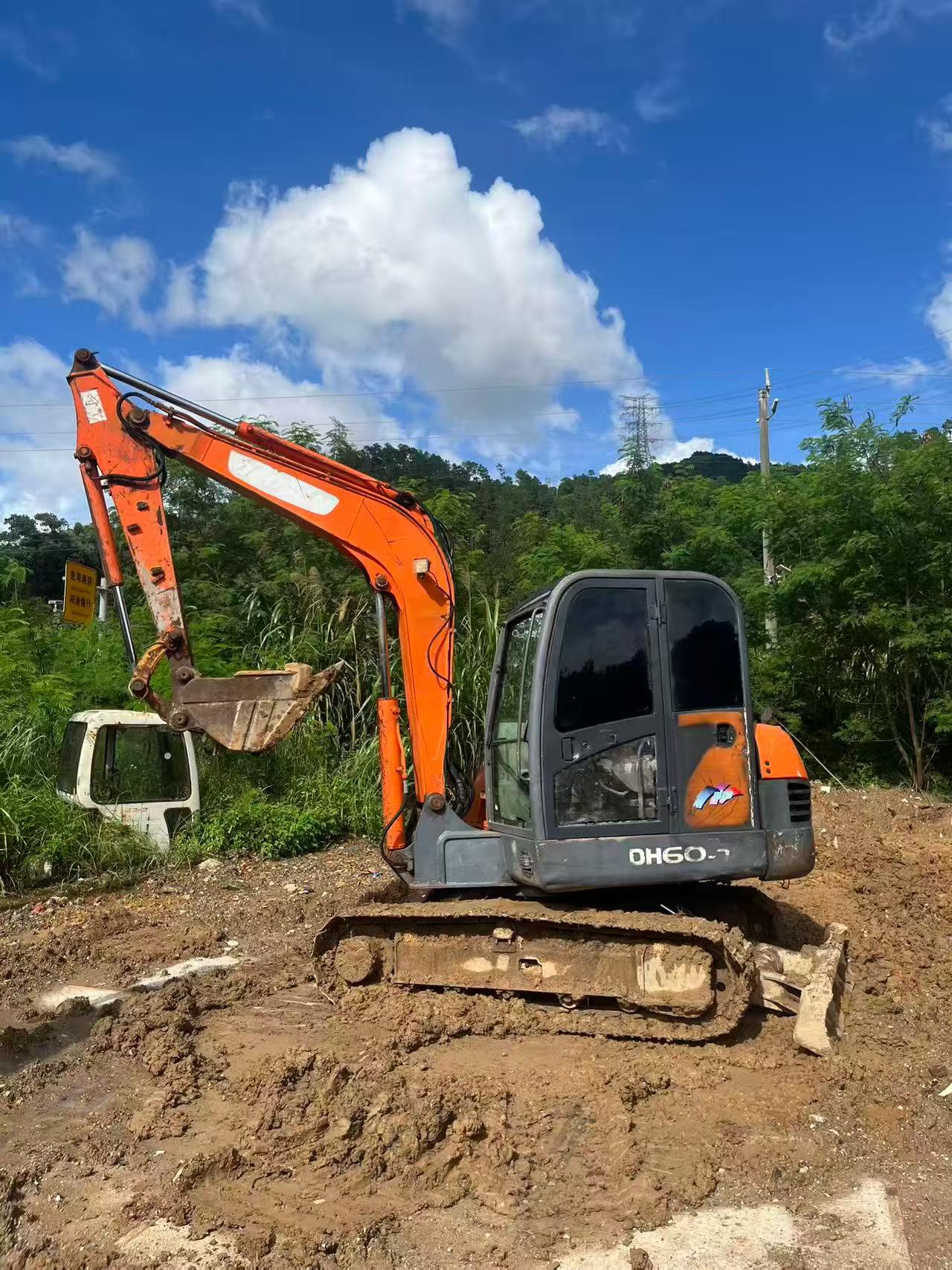 Buy Doosan DH60-7 Used Excavator / 1