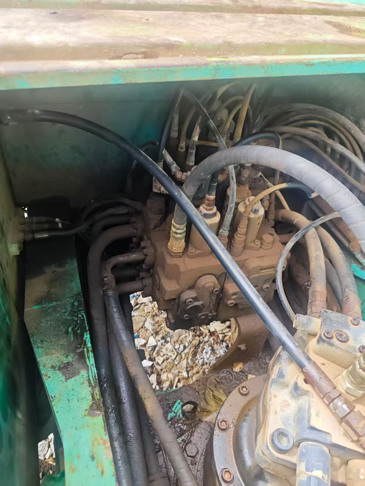 Buy Kobelco SK210 Used Excavator / 5