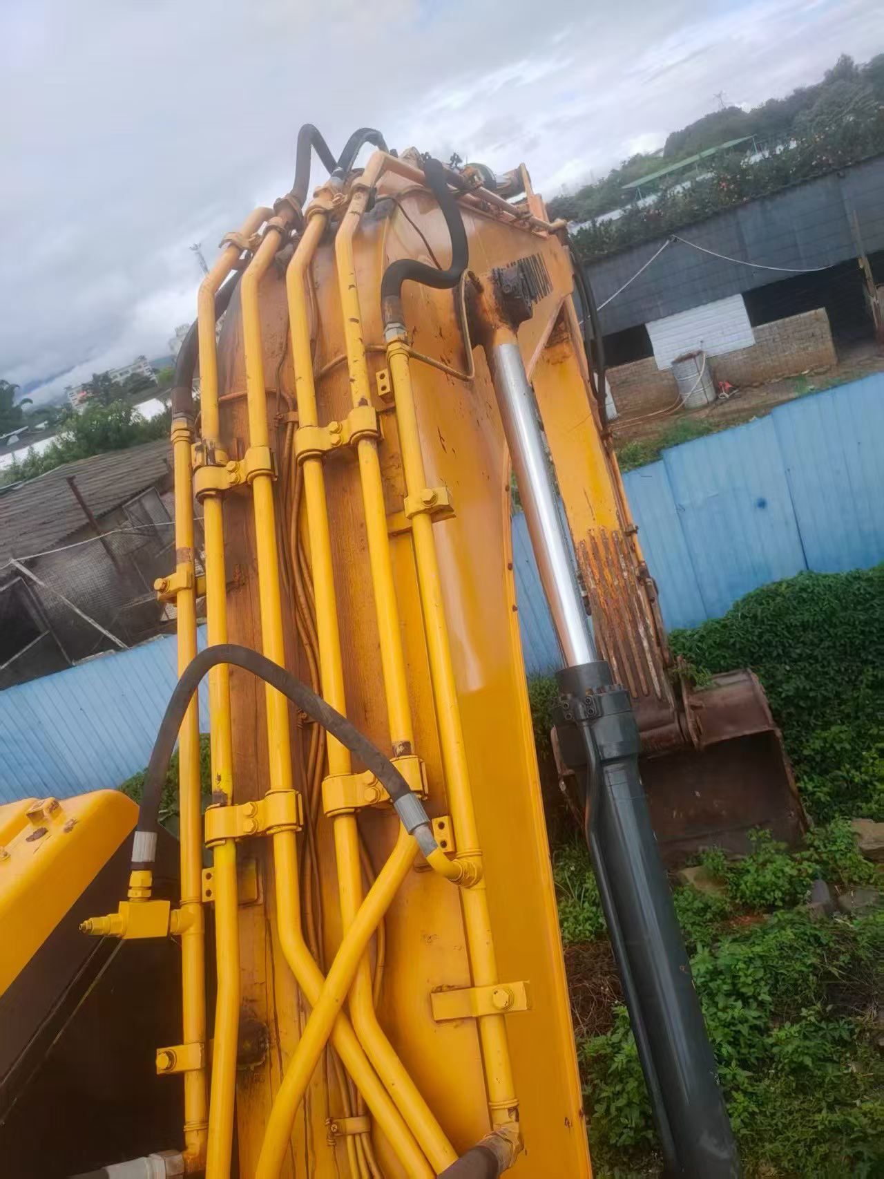 Buy Hyundai R225-7 Used Excavator / 8 Buy Hyundai R225-7 Used Excavator / 8