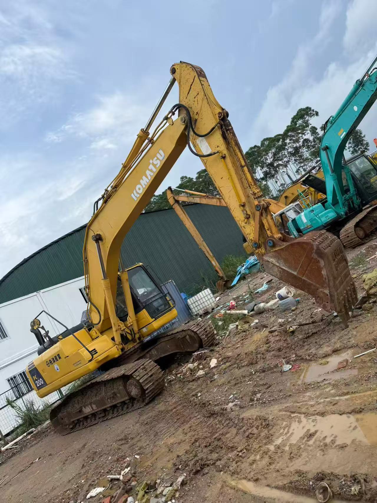 Buy Komatsu PC200-8 Used Excavator / 3