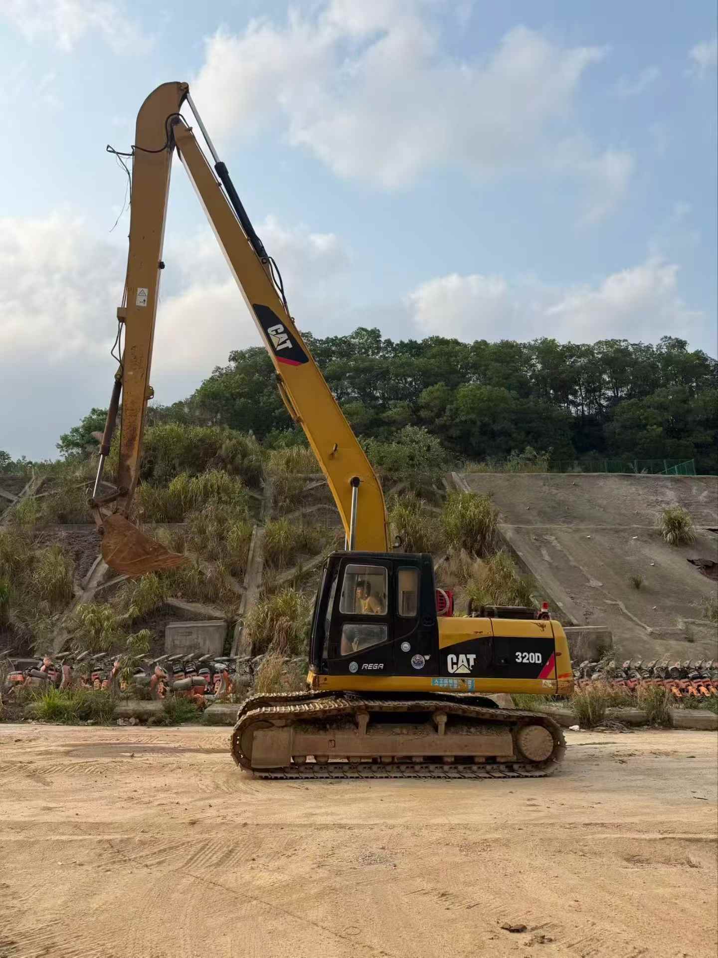 Buy Caterpillar 320BL Used Excavator / 2 Buy Caterpillar 320BL Used Excavator / 2