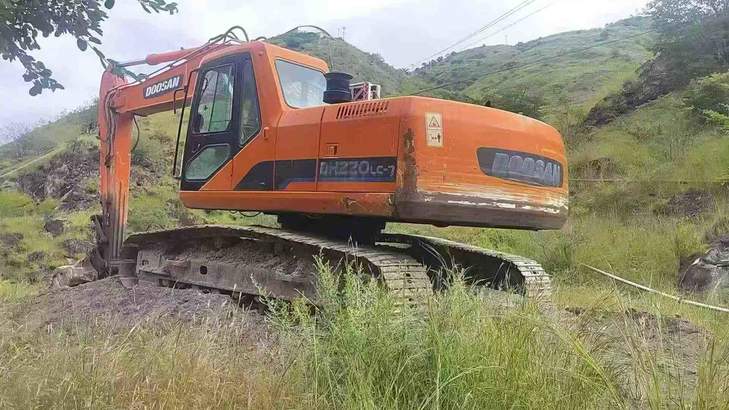 Buy Doosan DH220 Used Excavator / 1