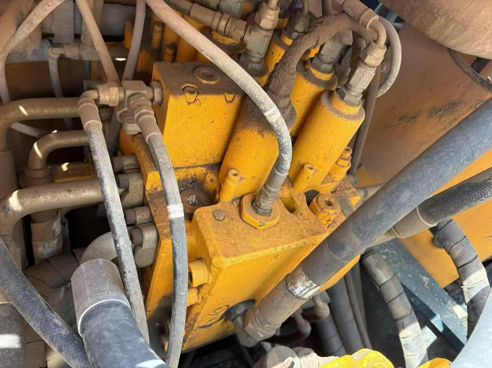 Buy Hyundai R215-7 Used Excavator / 8 Buy Hyundai R215-7 Used Excavator / 8