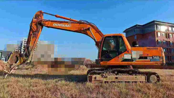 Buy Doosan DH215-7 Used Excavator / 1
