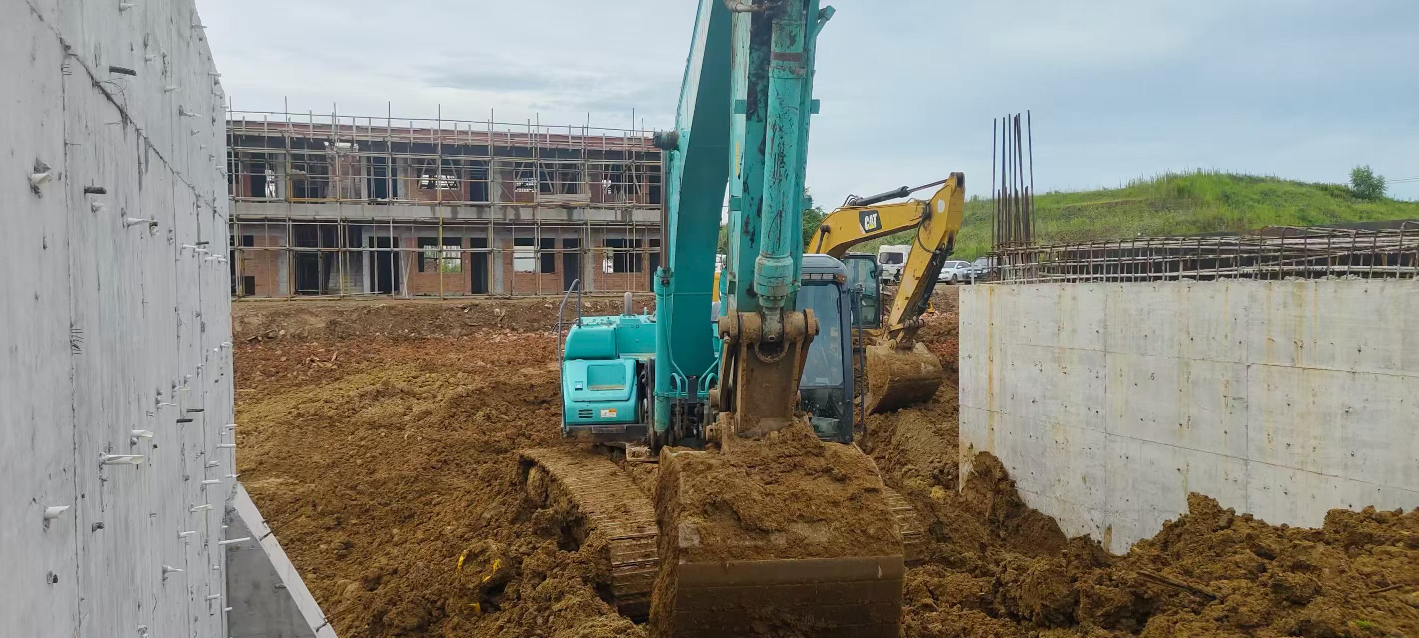 Buy Kobelco SK200 Used Excavator / 2 Buy Kobelco SK200 Used Excavator / 2