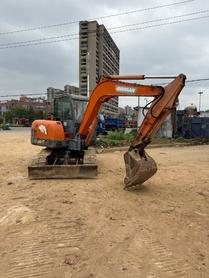 Buy Doosan DH60-7 Used Excavator / 2 Buy Doosan DH60-7 Used Excavator / 2