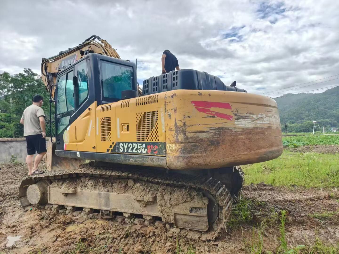 Buy Sany SY200C Used Excavator / 1