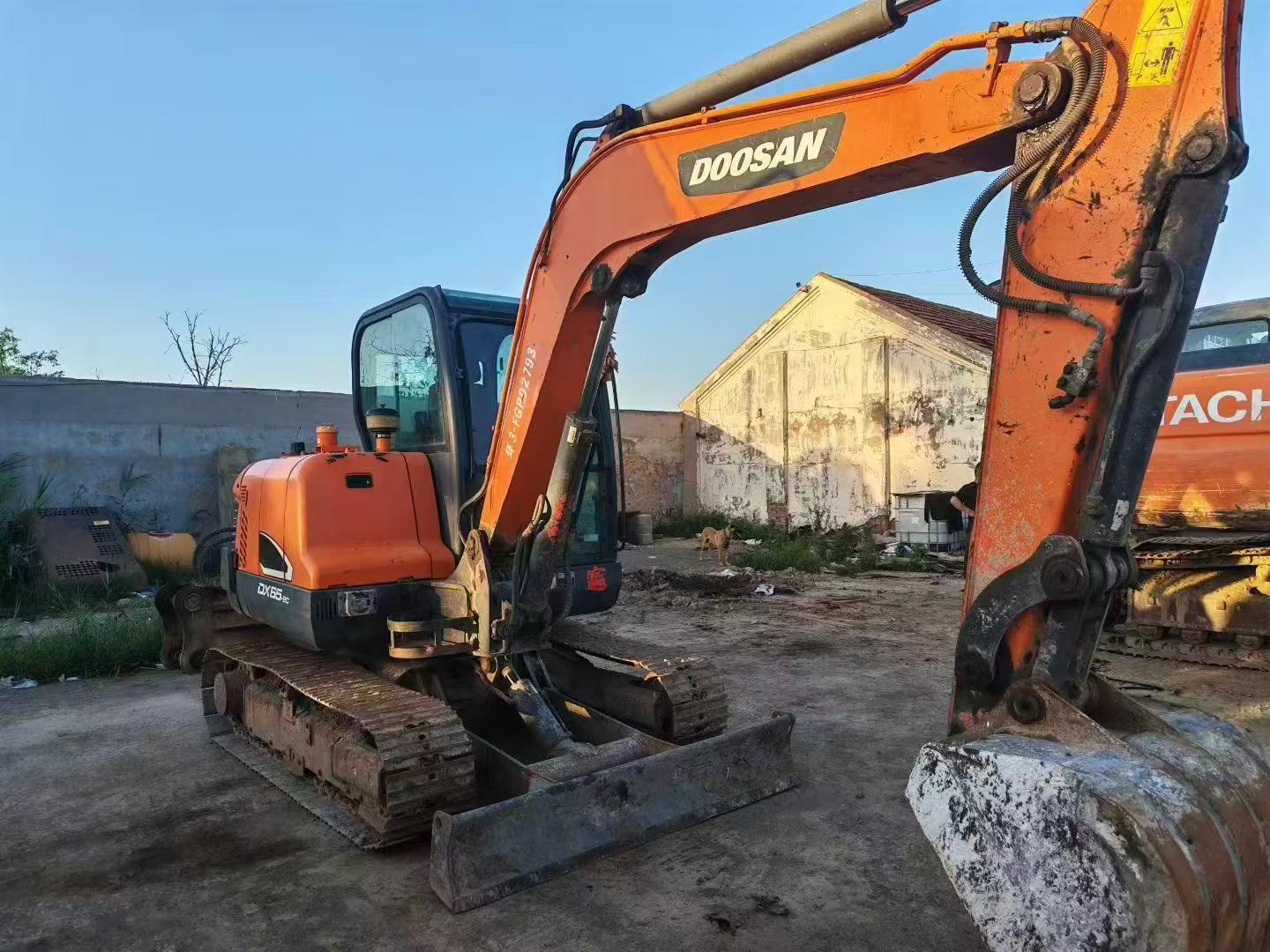 Buy Doosan DH55 Used Excavator / 3 Buy Doosan DH55 Used Excavator / 3