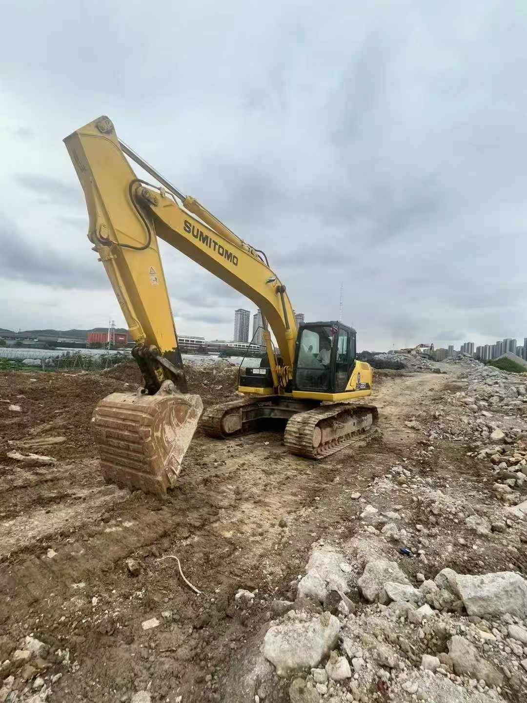 Buy Sumitomo SH220LC-3 Used Excavator / 1