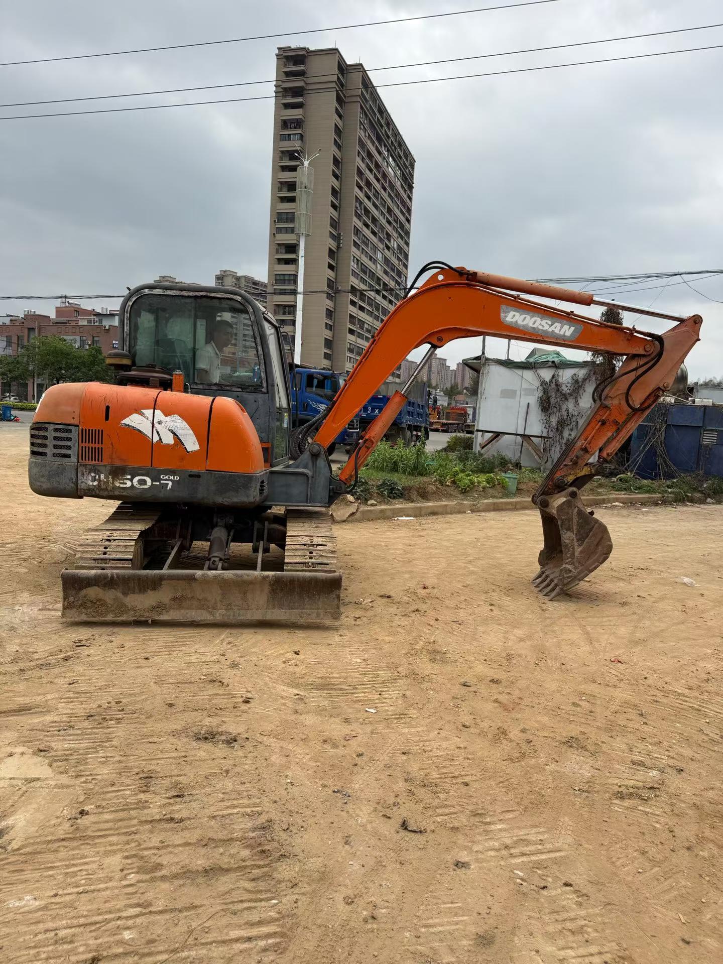Buy Doosan DH60-7 Used Excavator / 9 Buy Doosan DH60-7 Used Excavator / 9
