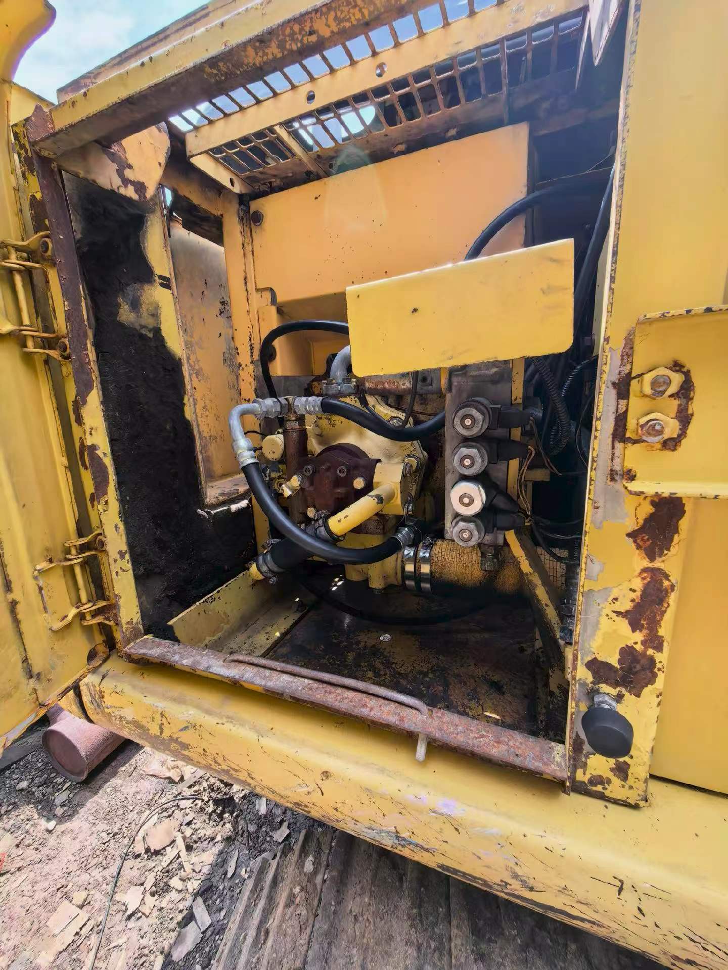 Buy Komatsu PC120-6 Used Excavator / 7 Buy Komatsu PC120-6 Used Excavator / 7